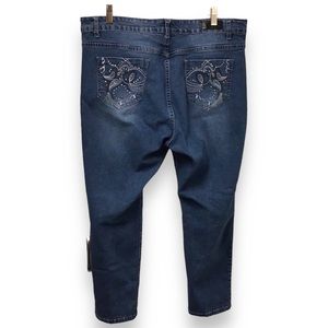 dkin Women’s Medium Wash Straight Leg Stretch Jeans, size 18W